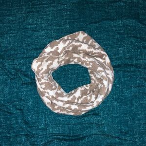 GAP scarf with TAGS